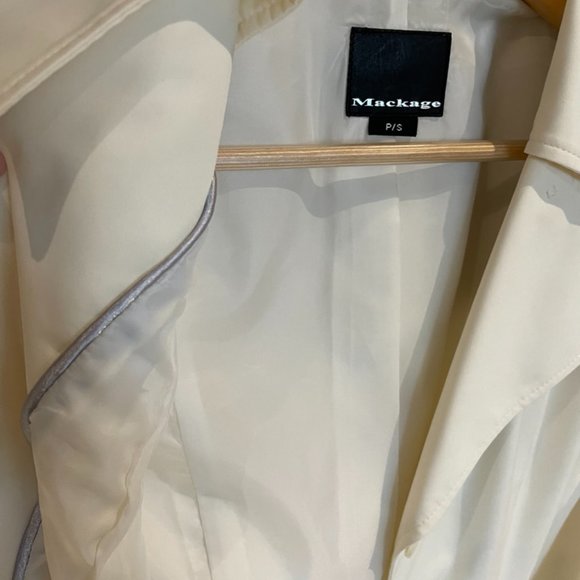 Beautiful Mackage Trench Coat with Leather belt and details - Picture 10 of 10